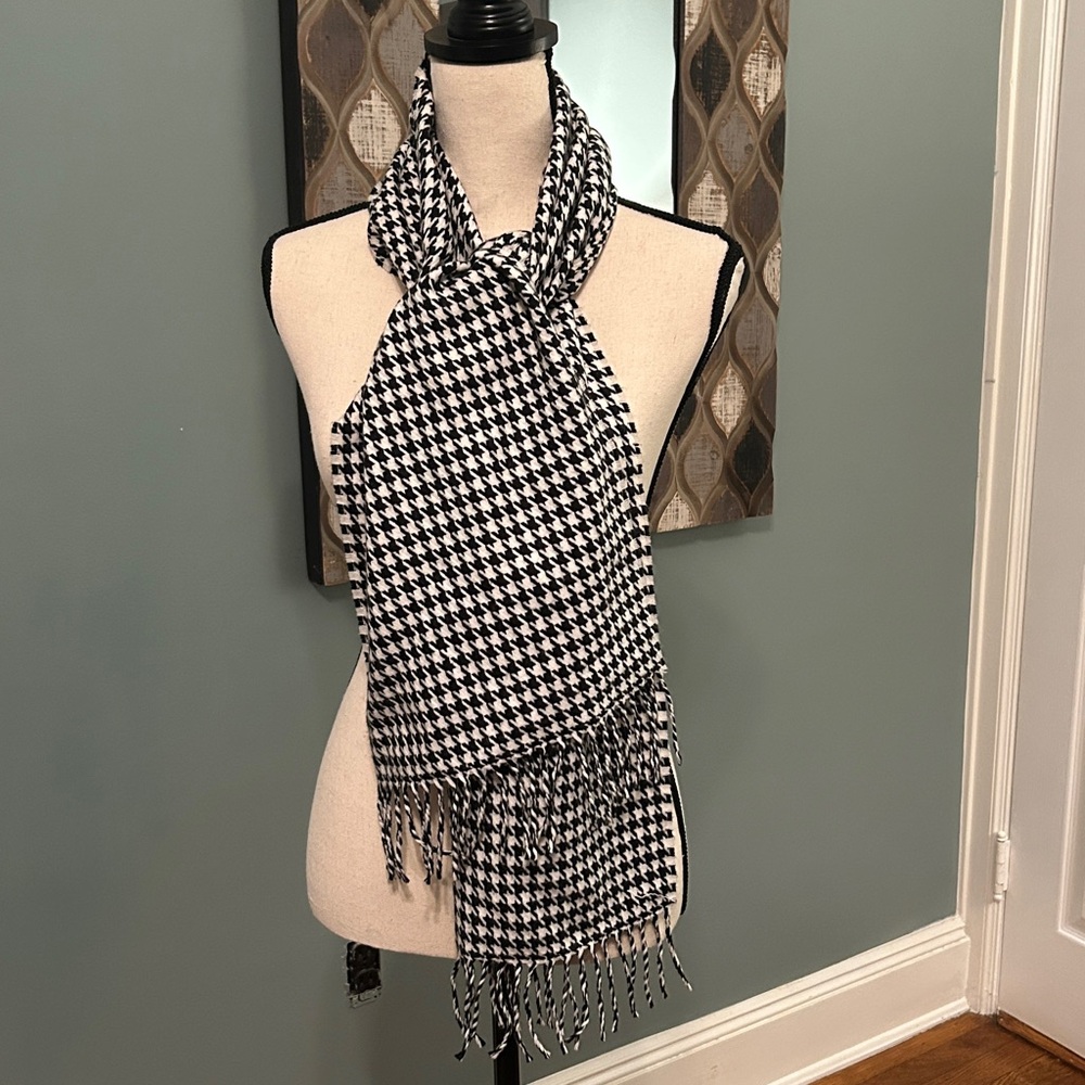 Black and White Houndstooth Scarf